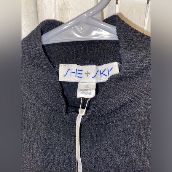 Sleeveless Mock Neck Bodysuit - Picture 2 of 3